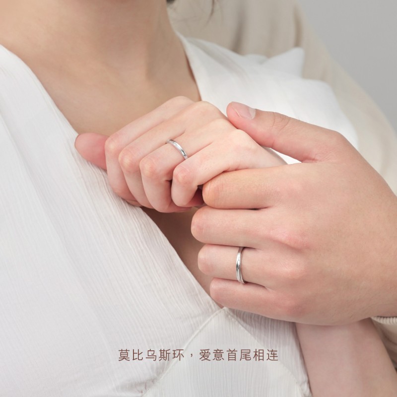 周生生PROMESSA星宇系列18K金莫比乌斯环戒指情侣结婚对戒88051R - 图1