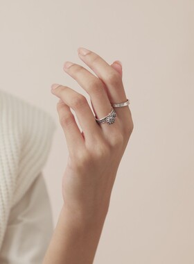 周生生集团旗下品牌EMPHASIS融系列丝锻合金黑钻石戒指90567R