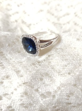 女式合金深蓝色多切面玻璃钻戒指