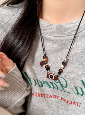 棕色相机项链长款流苏皮绳毛衣链