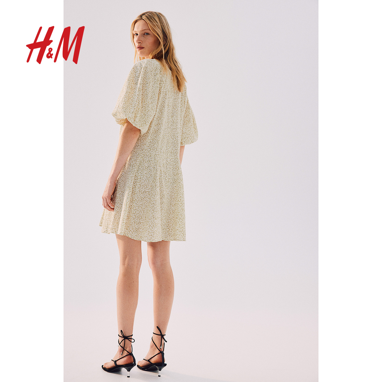 HM女装连衣裙夏季印花吊带柔软V领灯笼袖百褶度假风沙滩裙1231783