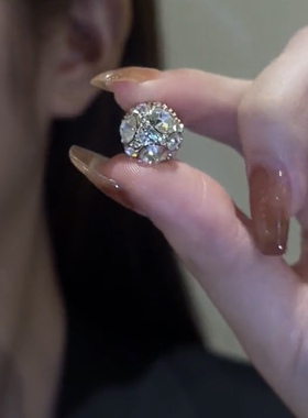 东大门秋冬新品拼接皮吸铁毛衣链