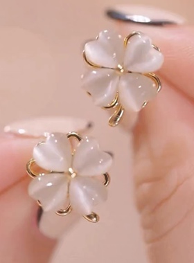 四叶草猫眼耳钉女2022年新款潮小众设计感小巧精致耳饰可旋转套链