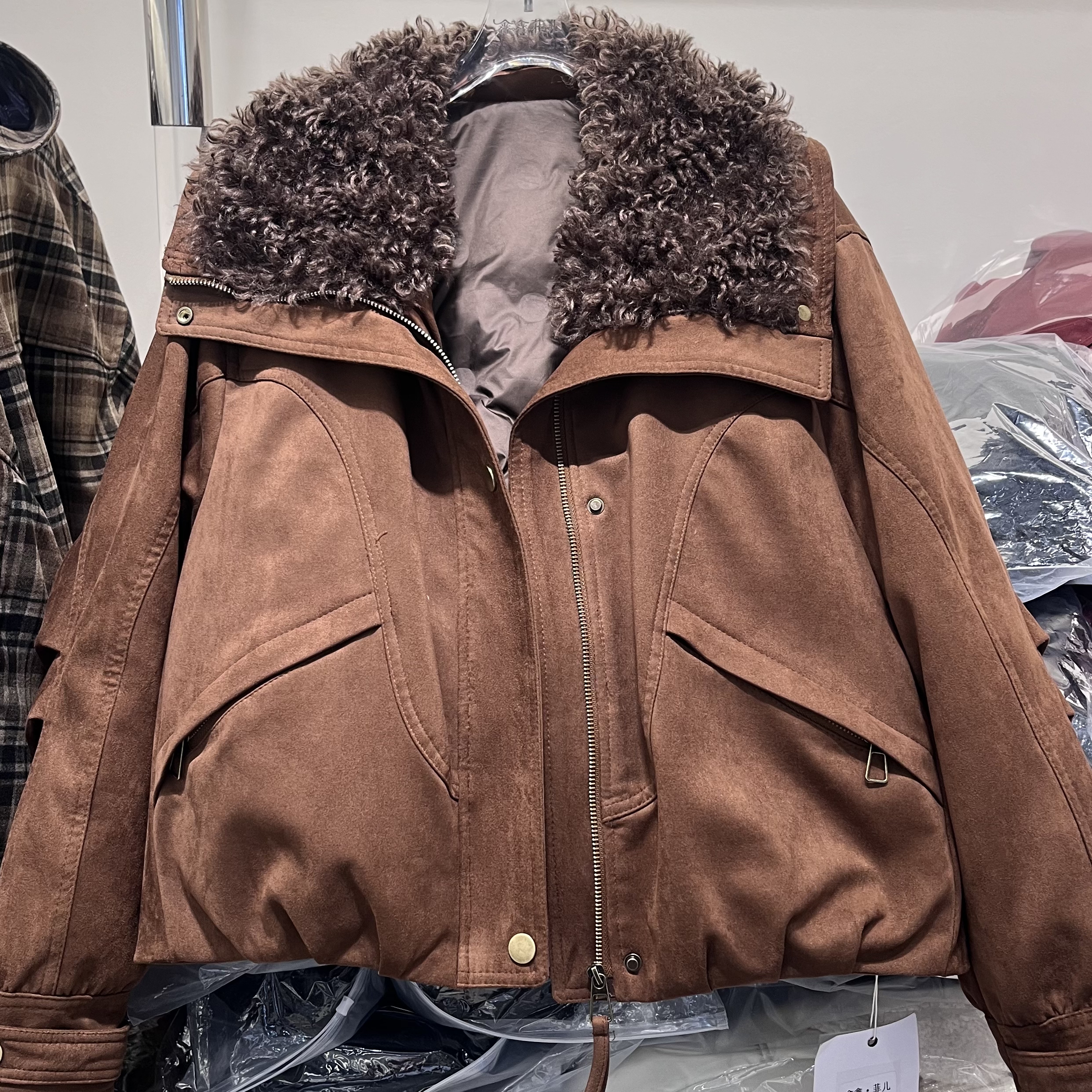 羊羔毛翻领麂皮绒短外套2025年冬季新款宽松洋气麂皮羽绒服派克服,淘宝优惠券,粉丝福利购,淘宝优惠卷