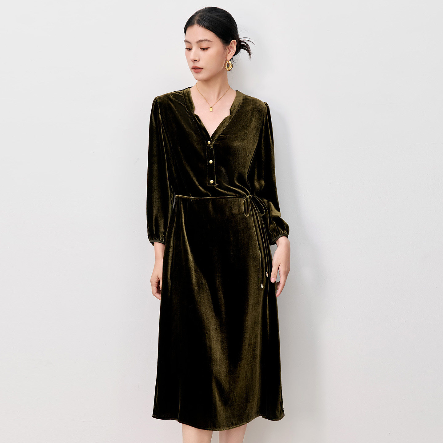 水墨佳人轻奢秋冬V领桑蚕丝连衣裙气质减龄修身显瘦真丝绒中长款