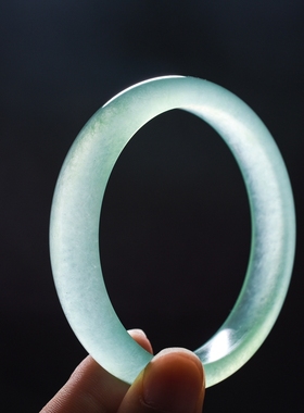 翡翠色玉手镯浅绿冰种正圆窄版