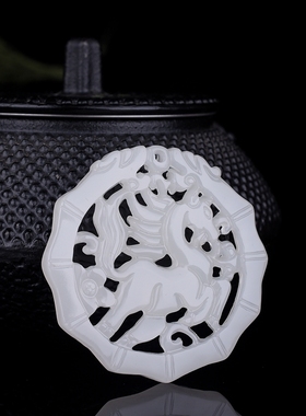 碧玉菠菜绿镂空生肖马吊坠项链