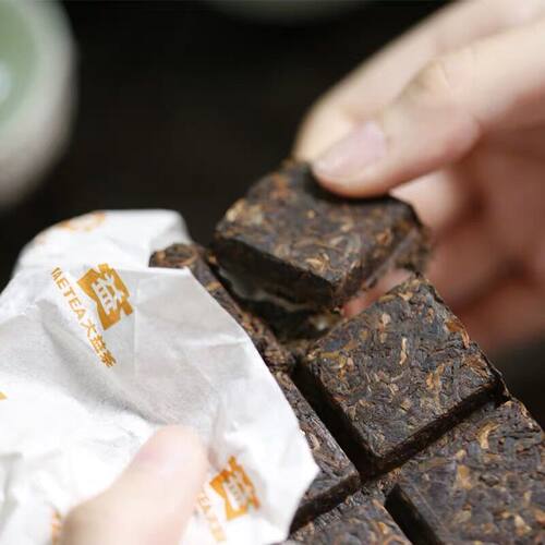 大益普洱茶 熟茶2022年01批次琥珀方砖60g普洱茶熟茶勐海茶厂 - 图3