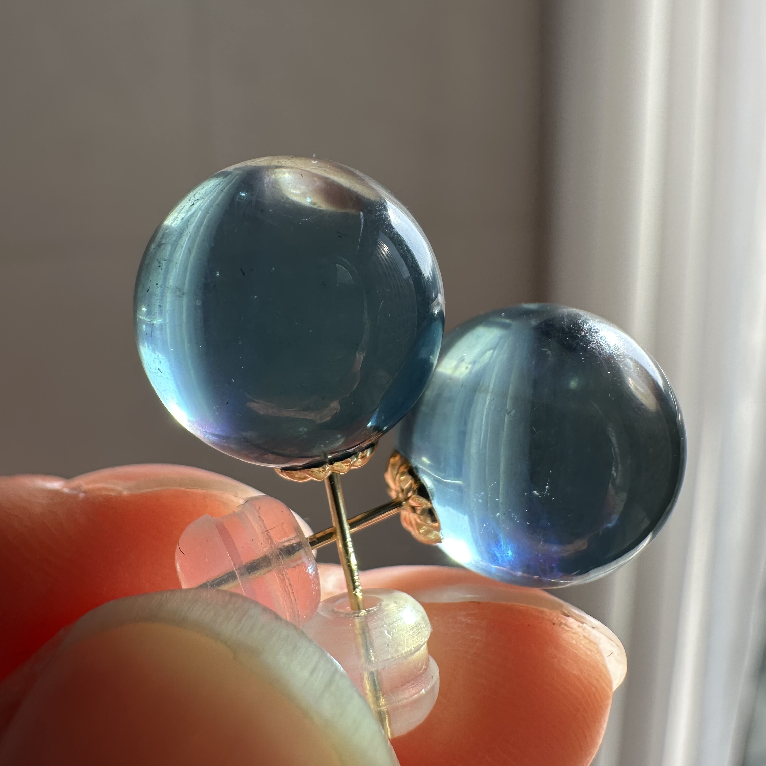 18k金镶天然收藏级魔鬼蓝海蓝宝单珠耳饰耳钉12mm左右自然光实拍,淘宝优惠券,粉丝福利购,淘宝优惠卷