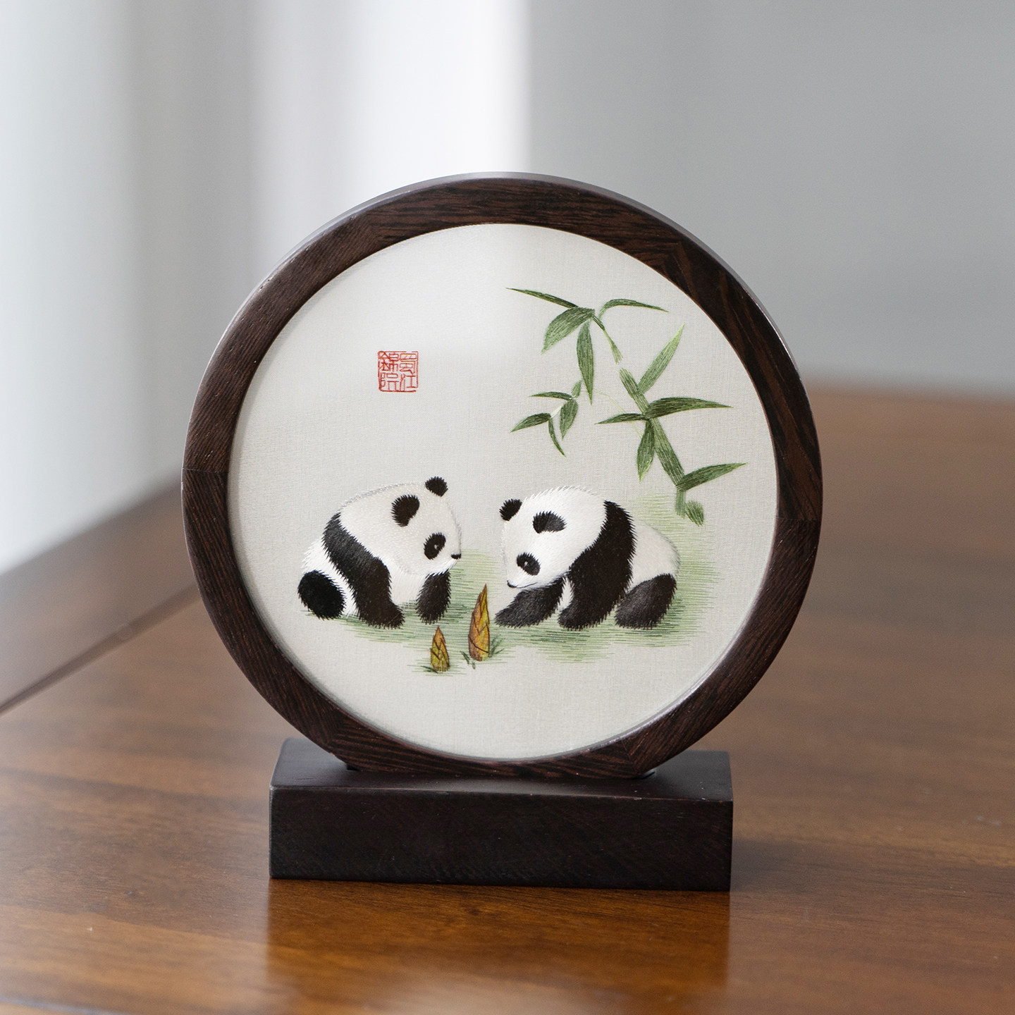 蜀江锦院熊猫胜意生趣蜀绣非遗中国特色礼物送外国人桌面装饰摆件,淘宝优惠券,粉丝福利购,淘宝优惠卷