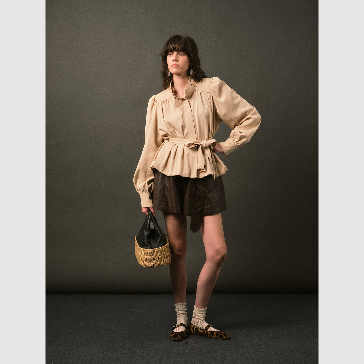 TOP家 英式气息 现代时髦感 打褶花苞型醋酸垂坠感短款风衣外套 - 图0