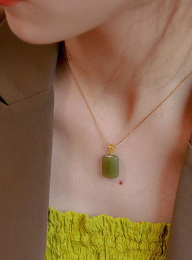 和田玉平安无事牌吊坠项链女小众设计感新中式玉石锁骨链包邮