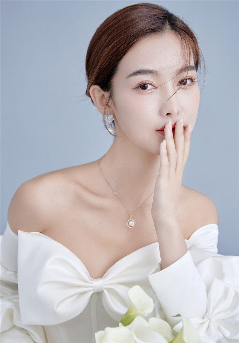 影楼主题蝴蝶结泡袖齐地抹胸婚纱 耳夲婚纱