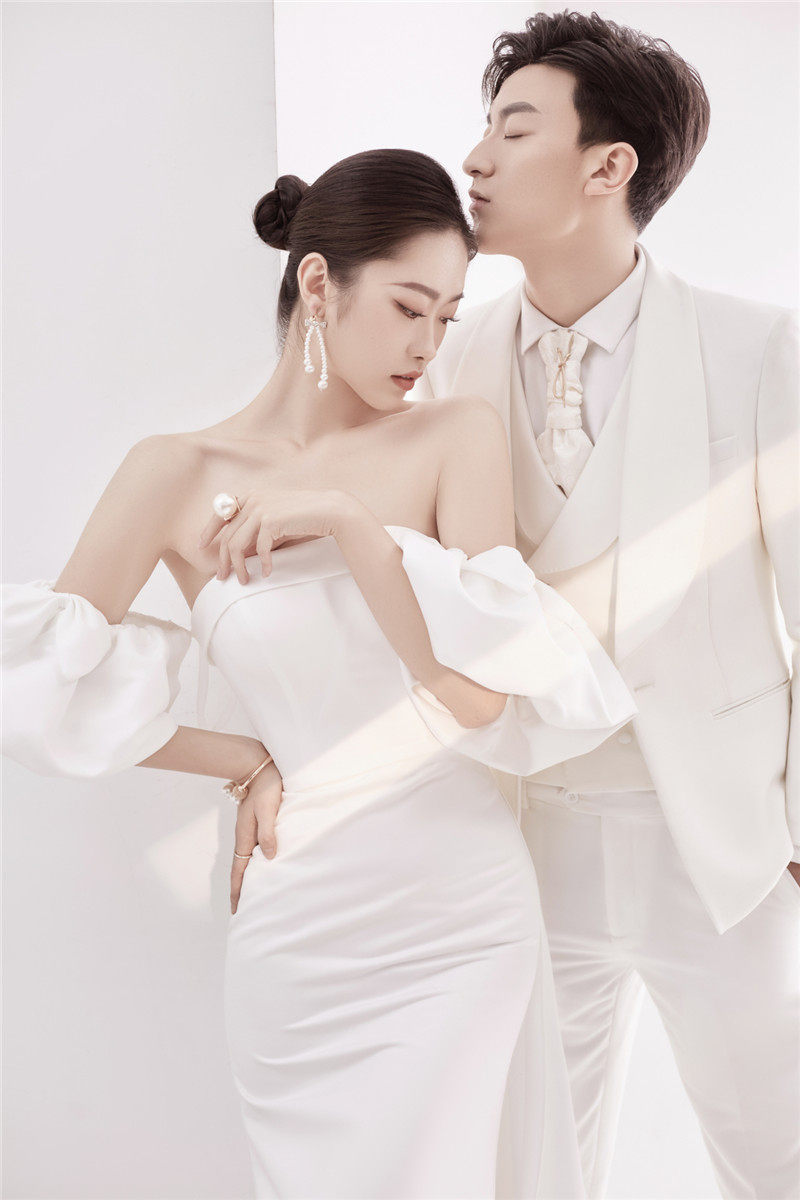 影楼主题情侣装抹胸拖尾泡袖写真服 耳夲婚纱