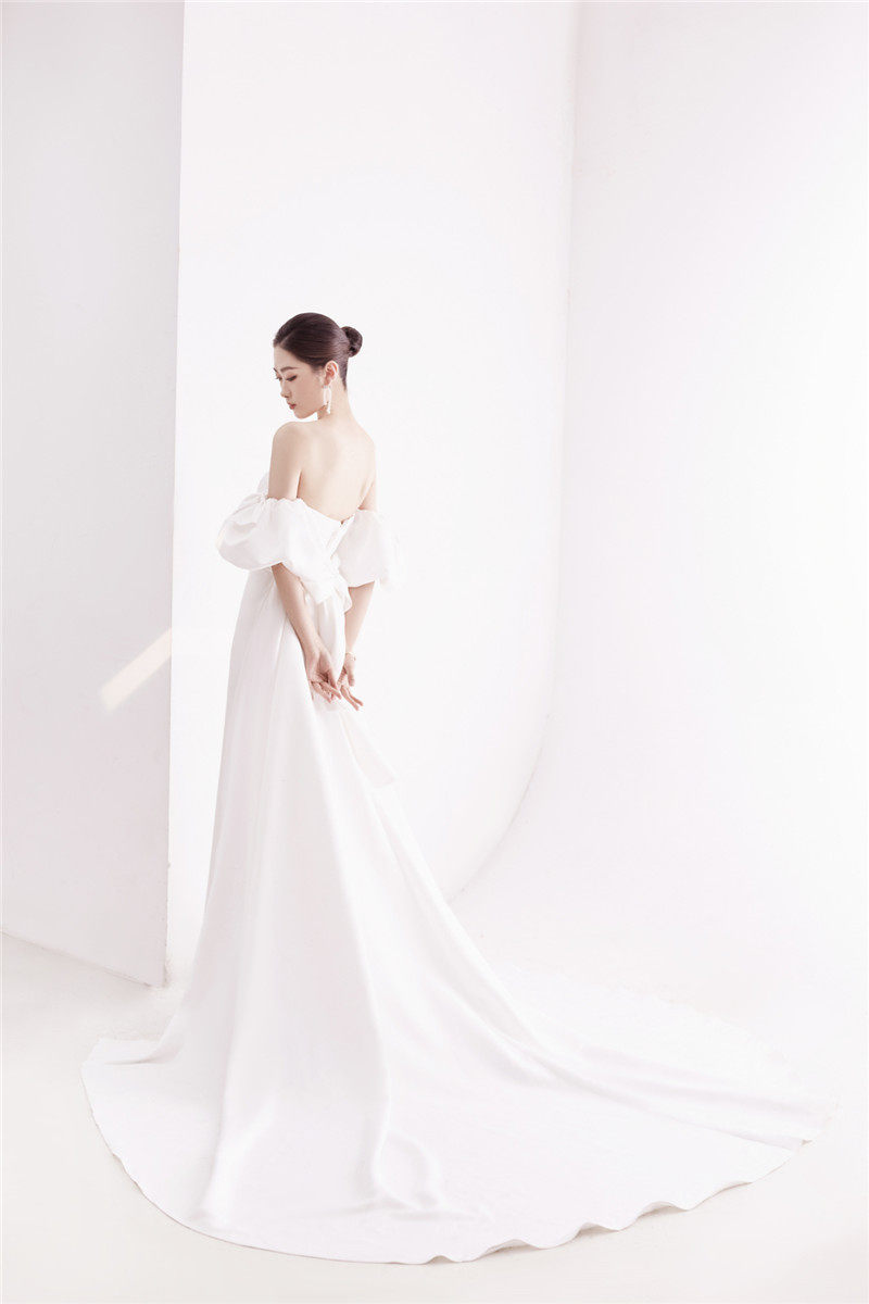 影楼主题情侣装抹胸拖尾泡袖写真服 耳夲婚纱