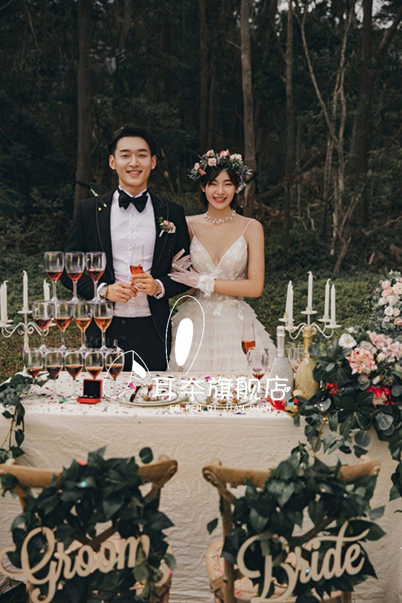 影楼摄影服装外情侣景草坪吊肩婚纱 耳夲婚纱