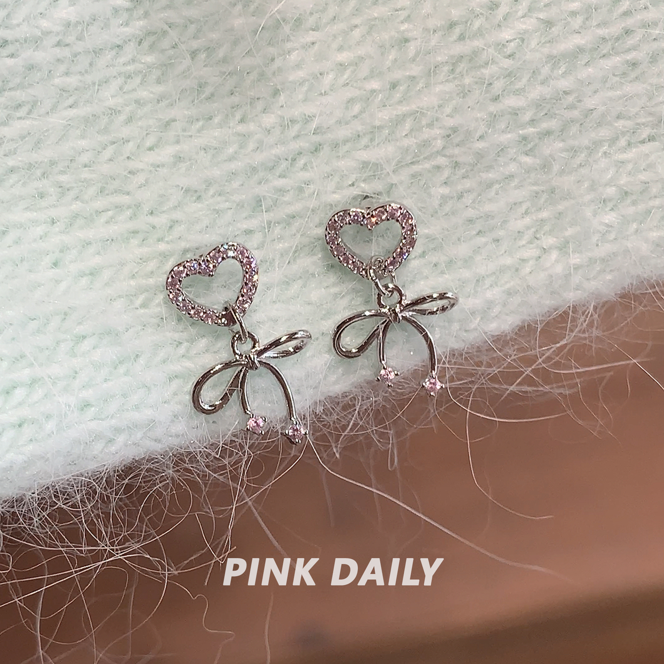 Pink Daily粉色满钻爱心蝴蝶结飘带钛钢耳钉甜美风精致耳骨钉耳饰,淘宝优惠券,粉丝福利购,淘宝优惠卷