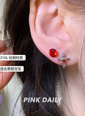 红色华子十字架双耳洞钛钢耳钉