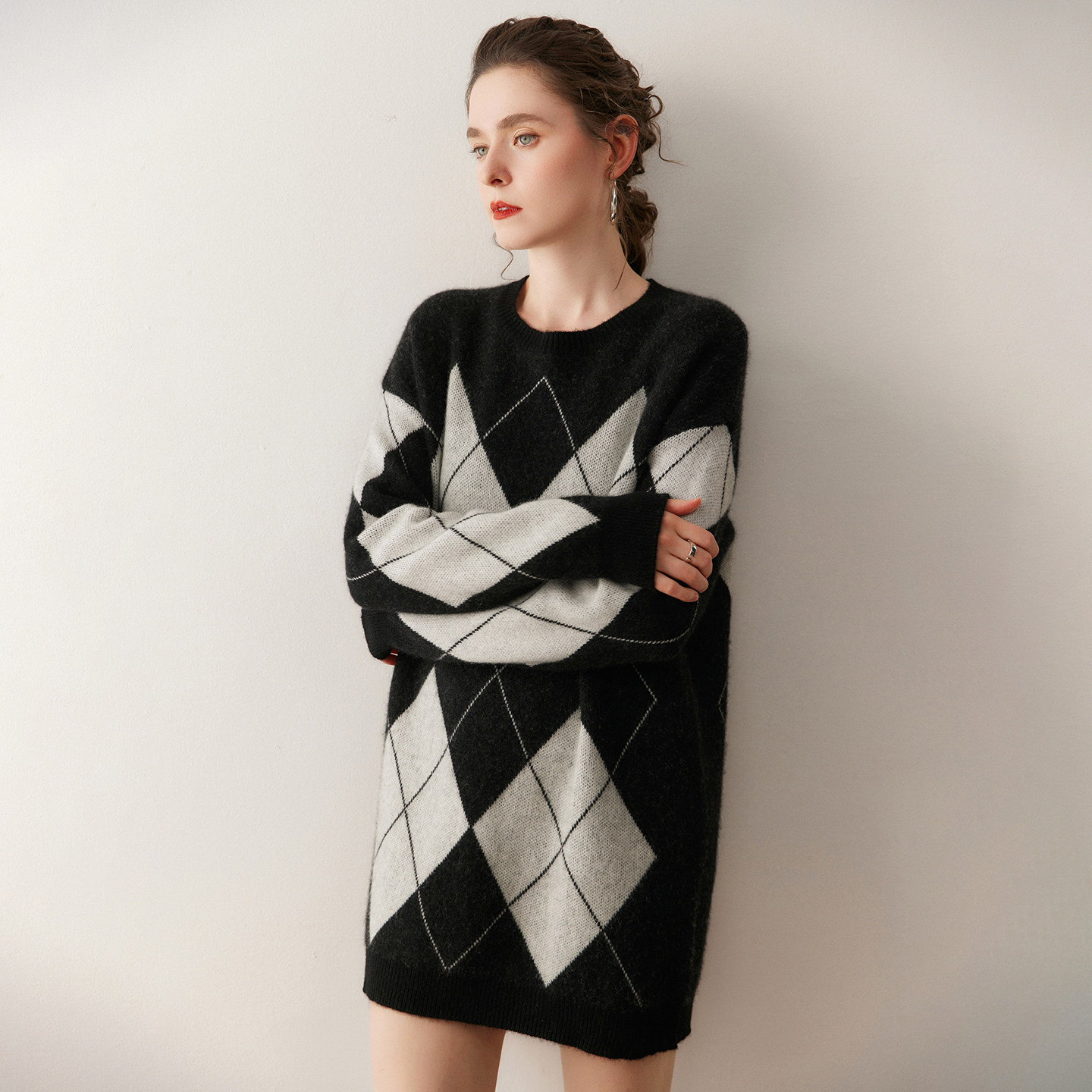 英伦风圆领羊绒衫女中长款配靴子的毛衣裙针织加厚大菱形格羊毛衫,淘宝优惠券,粉丝福利购,淘宝优惠卷