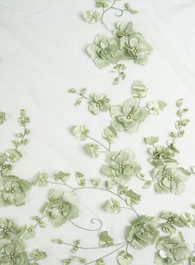 高级感3D立体绣花布料 新款抹茶绿手工珠子订花婚纱礼服刺绣面料