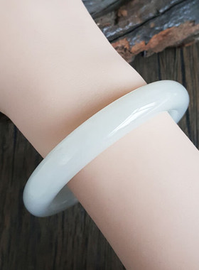 名古宝和田玉手镯天然a货玉镯精品无杂裂