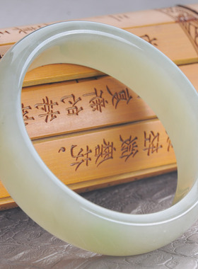 正品新疆和田玉青白玉昆仑玉女款