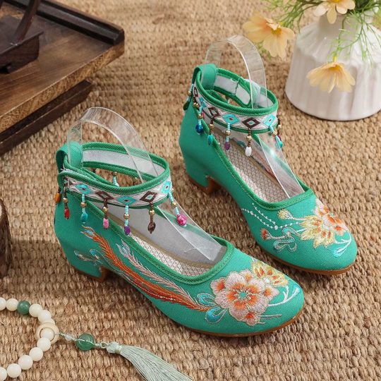 少数民族绣花鞋异域风情舞蹈鞋苗族布鞋畲族羌族鞋子广场舞布鞋