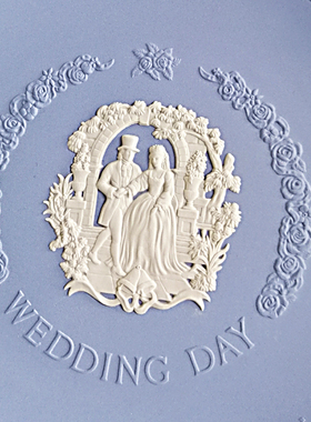 WEDGWOOD浮雕陶瓷婚庆纪念盘