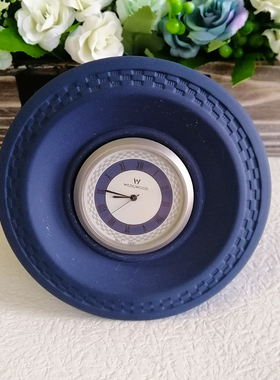 wedgwood浮雕陶瓷时钟装饰摆件