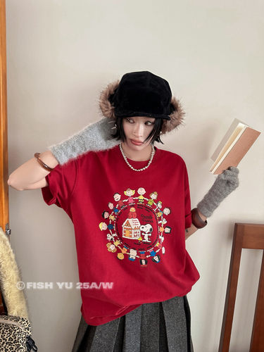 YU冬圣诞款卡通史努比花生家族彩拔印花加厚磨毛宽松圆领短袖T恤 - 图0