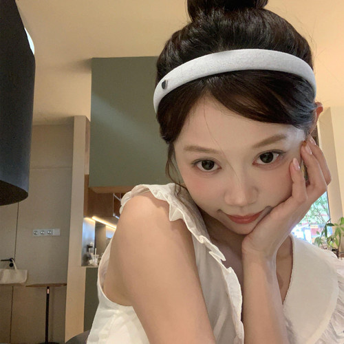 少女美学！薄针织爱心吊坠发箍百搭纯色布艺窄边头箍复古外戴发饰 - 图1