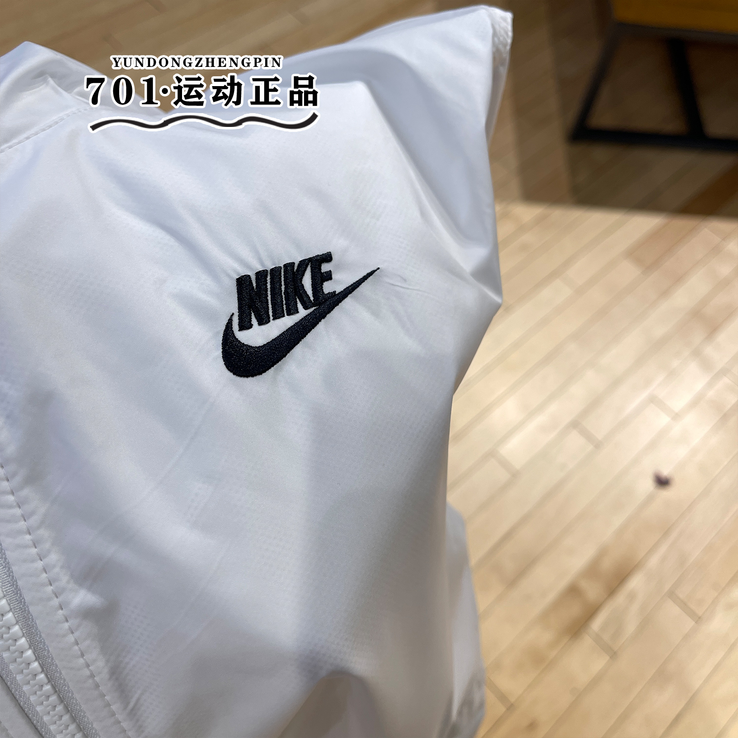 Nike耐克女子外套风行者梭织轻薄连帽运动休闲防风夹克DM6180-100