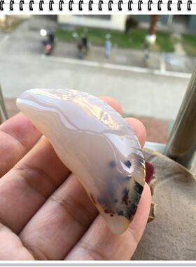 象形俏色玛瑙复古原石吊坠