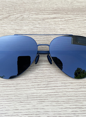 马登超轻无螺丝高清尼龙偏光墨镜