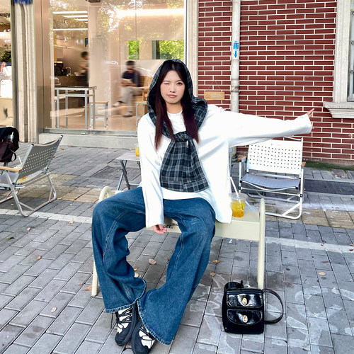 晶咕白标DADATATA 披肩撞色长袖T恤垂坠感宽松牛仔裤套装女 - 图1