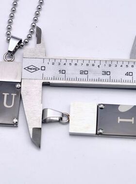 iu合拼情侣钛钢项链饰品
