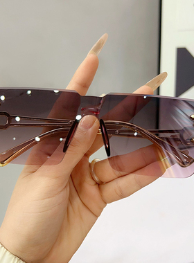 男女太阳镜百搭防紫外线潮酷墨镜遮阳防晒开车时尚街拍女士复古潮