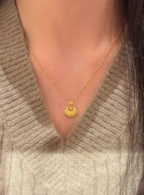 新中式锁包吊坠精细雕花毛衣链