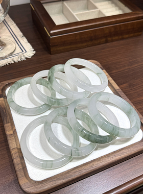 不知春天然新疆天山翠飘花正圈冰翠手镯扁条雪翠少女镯子