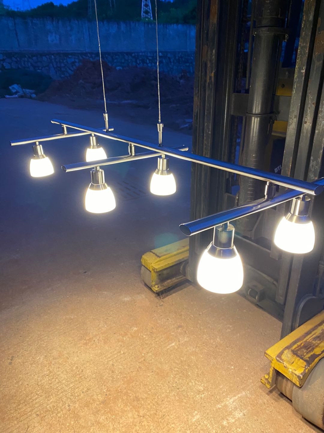 出口德国的极简风格LED餐厅吊灯，6头，3000K色温，2520流明亮度 - 图3