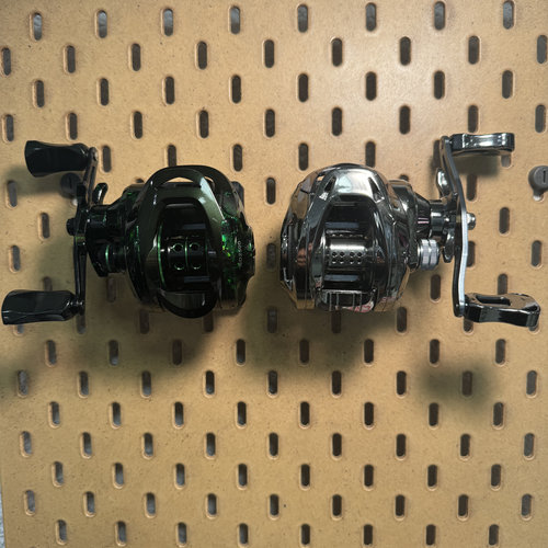 路亚渔轮水滴轮支架  洞洞板配件圆孔板  渔轮展示收纳支架 - 图2