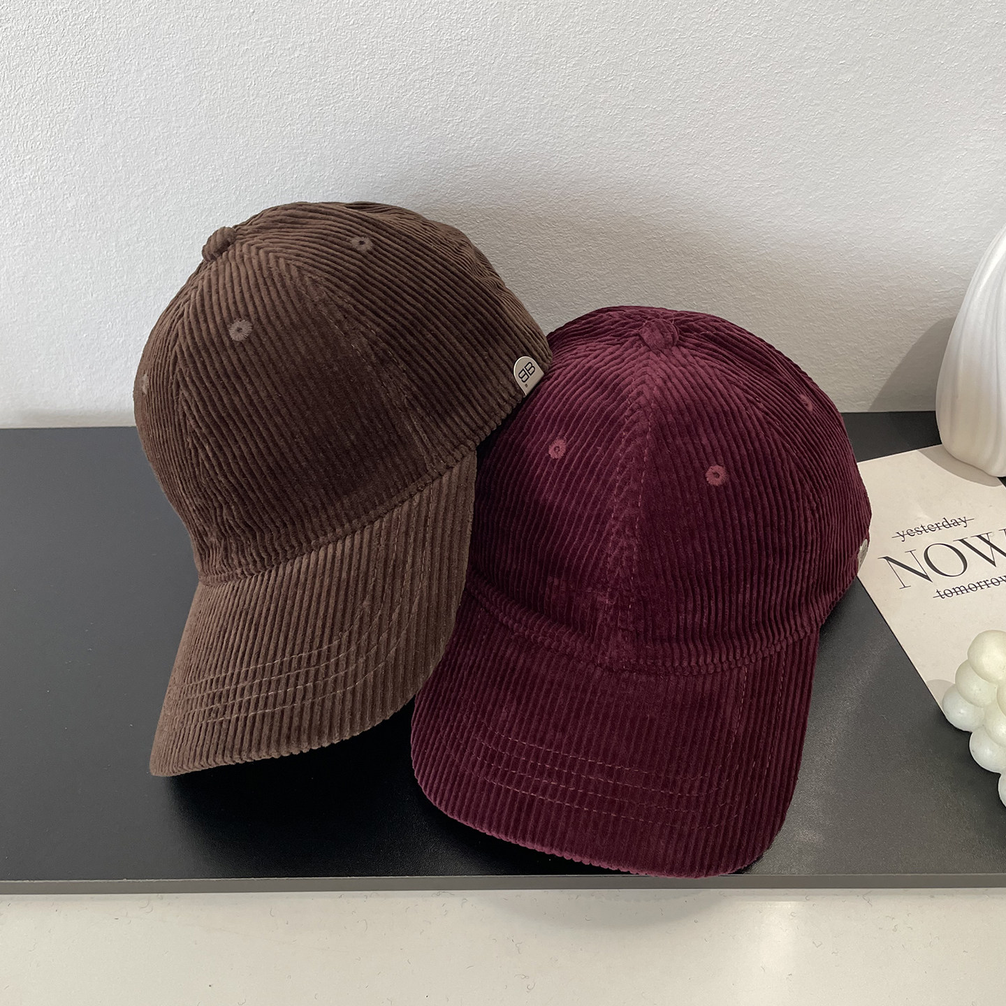 侧边字母金属扣软顶灯芯绒棒球帽子女时尚光版休闲百搭洋气鸭舌帽,淘宝优惠券,粉丝福利购,淘宝优惠卷