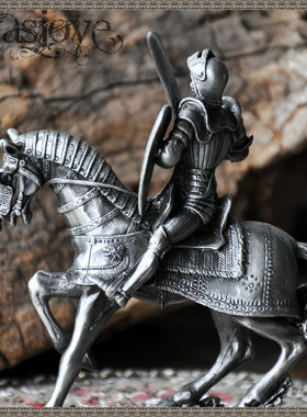 欧式风中世纪圣堂新月锡兵摆件