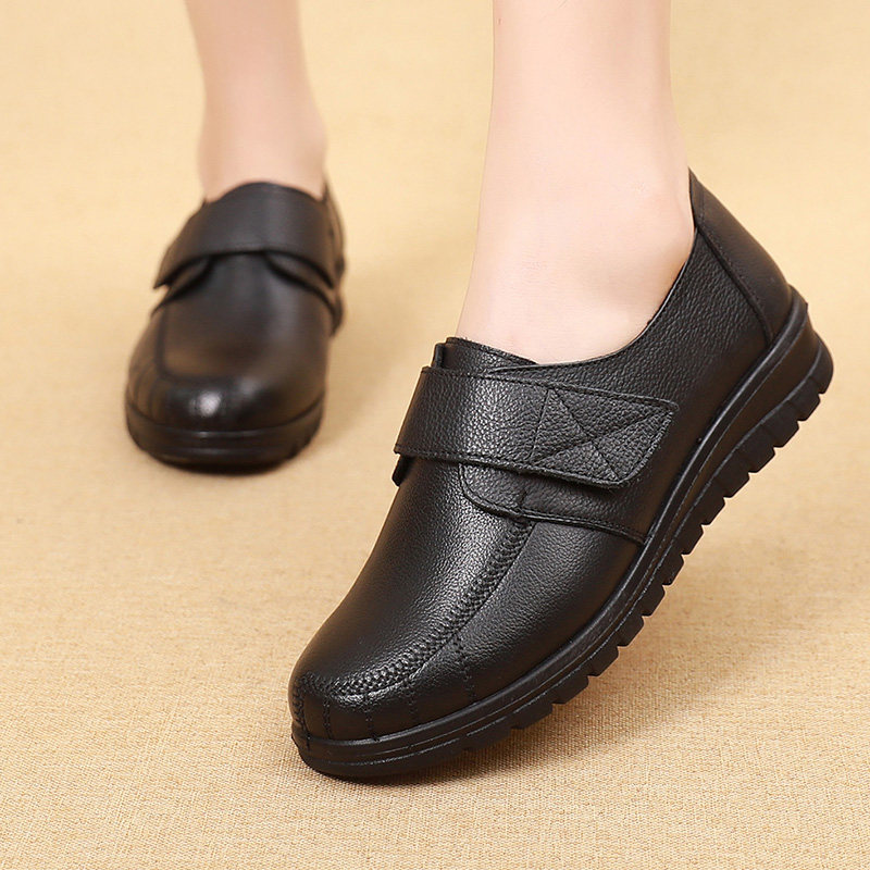 真皮工作鞋女黑色春秋款平底中老年妈妈皮鞋软底防水防滑厨房单鞋,淘宝优惠券,粉丝福利购,淘宝优惠卷