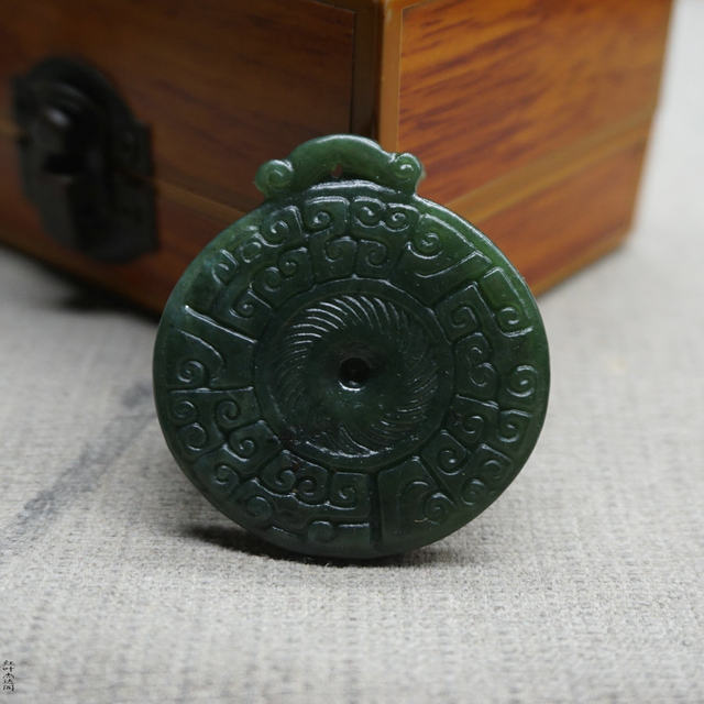 Hetian jade jasper dragon pattern antique peace buckle jade pendant