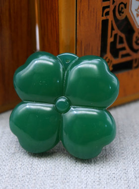 玛瑙挂件绿色幸运草项链吊坠