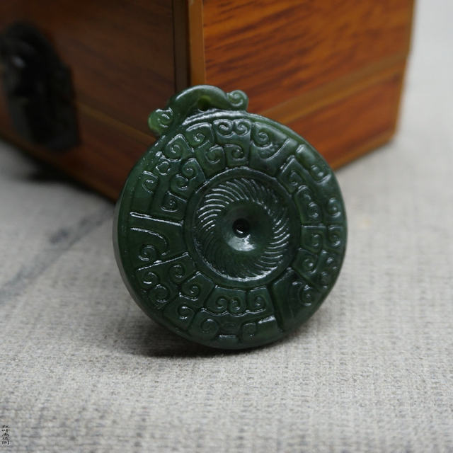 Hetian jade jasper dragon pattern antique peace buckle jade pendant