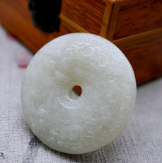 Украшения на шею 天然和田玉青白玉雕刻花纹平安扣吊坠青海料玉平安扣玉挂饰男女款