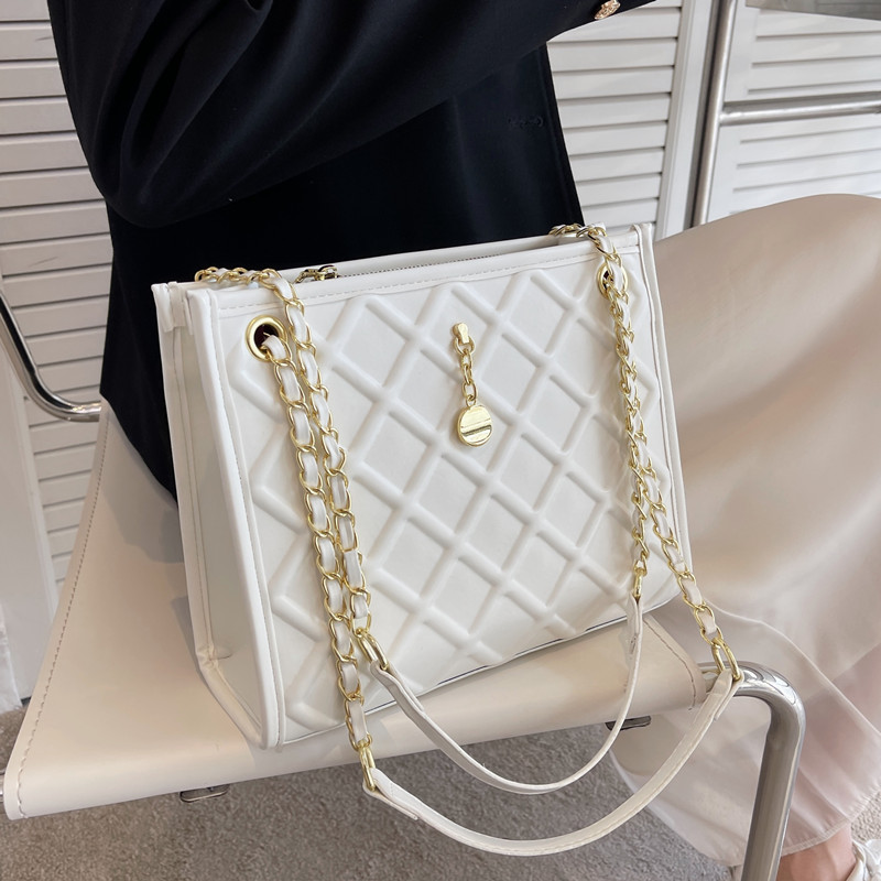 高级感女士2023新款潮菱格斜挎包 娜达丽亚箱包女士包袋