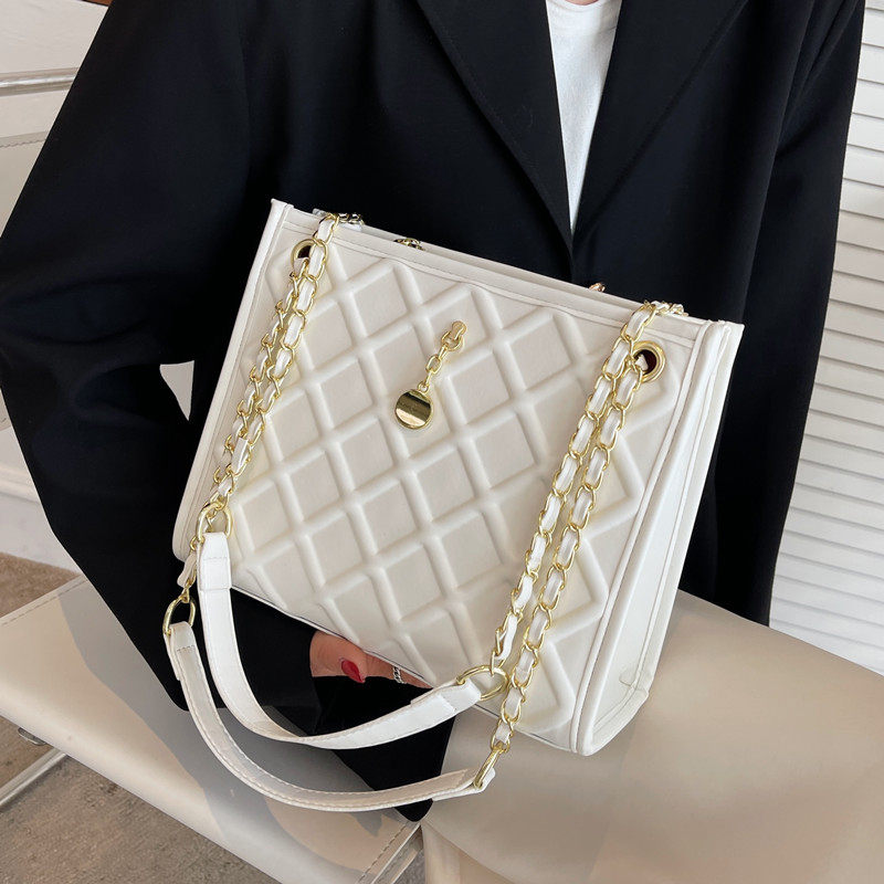 高级感女士2023新款潮菱格斜挎包 娜达丽亚箱包女士包袋